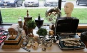 GROUP WITH ASSORTED DECORATIVE