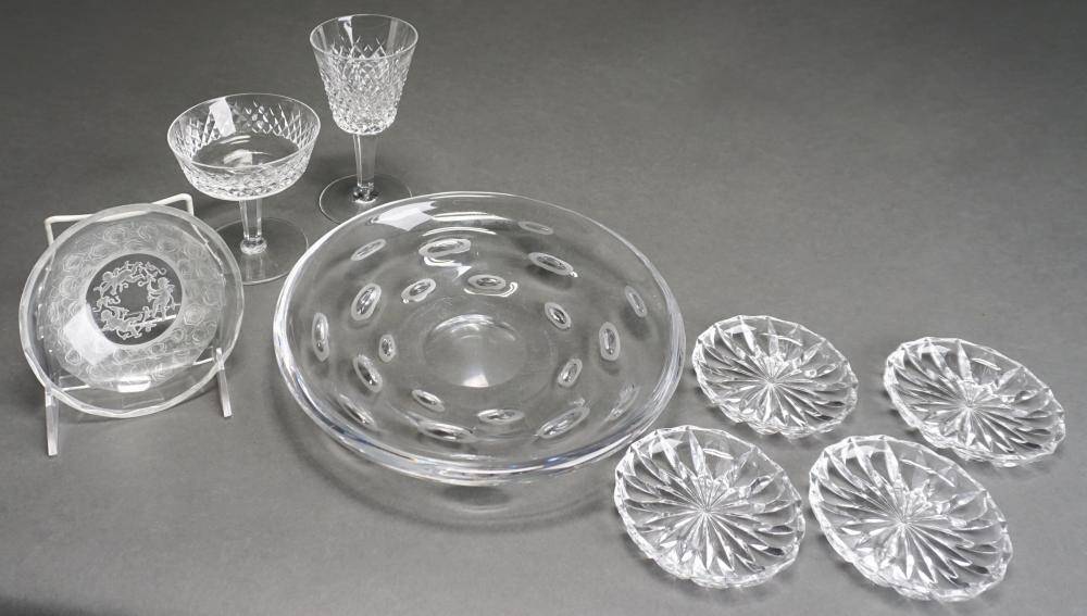 GROUP WITH ASSORTED DECORATIVE