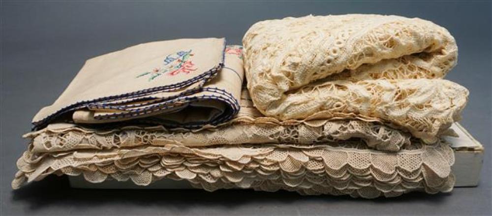 GROUP WITH ASSORTED TABLECLOTHS,