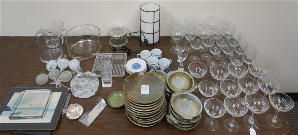 GROUP WITH CERAMIC, GLASS AND OTHER