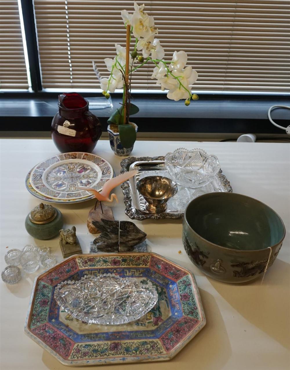 GROUP WITH CERAMIC, GLASS AND