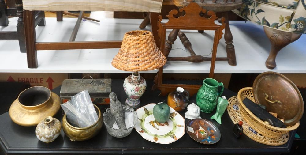 GROUP WITH CHINESE PORCELAIN