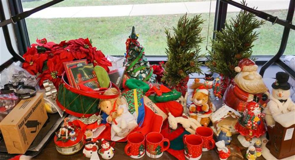GROUP WITH CHRISTMAS DECORATIONS