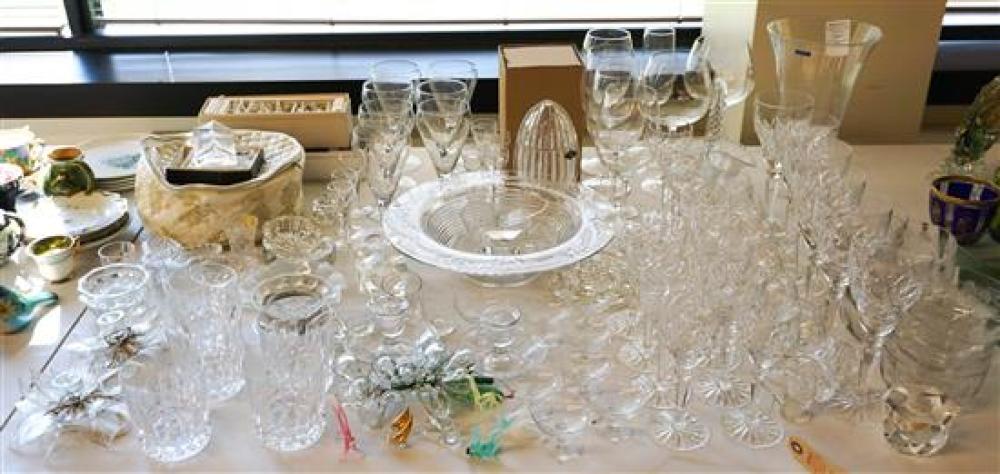 GROUP WITH CLEAR CRYSTAL AND GLASS,