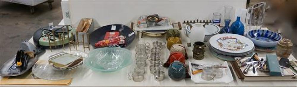 GROUP WITH CONTEMPORARY POTTERY