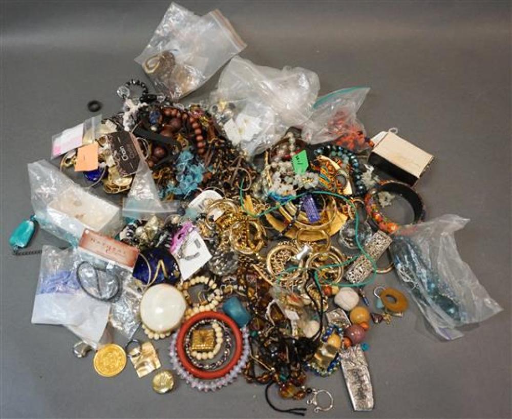 GROUP WITH COSTUME JEWELRYGroup