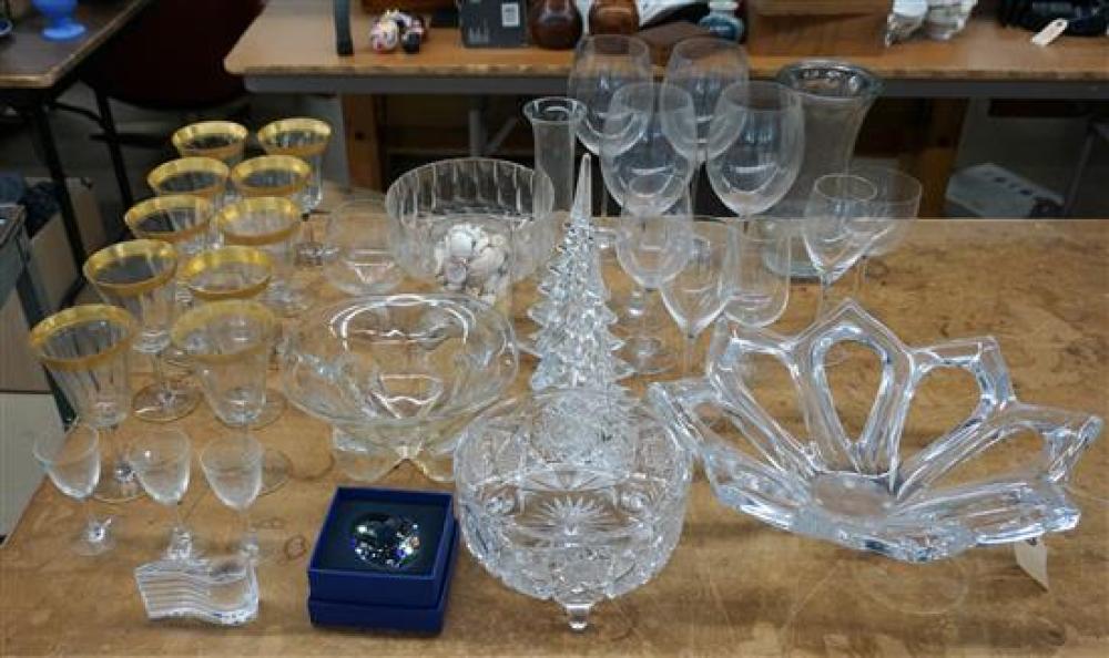 GROUP WITH CRYSTAL AND GLASS