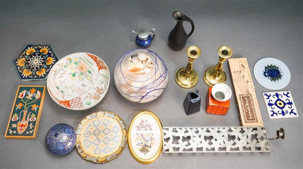 GROUP WITH DECORATIVE DOMESTIC