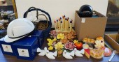GROUP WITH DECORATIVE TABLE AR