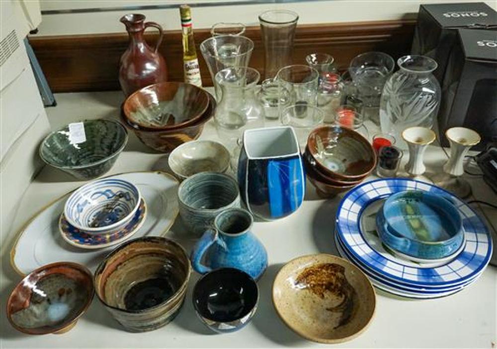 GROUP WITH DOMESTIC POTTERY AND
