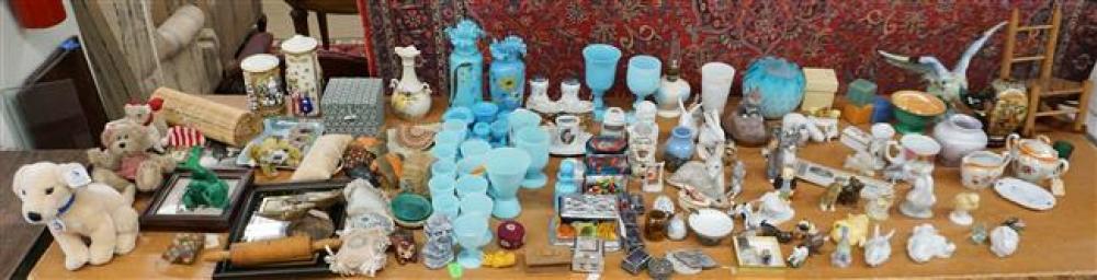 GROUP WITH EUROPEAN PORCELAIN, BLUE