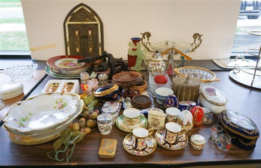 GROUP WITH EUROPEAN PORCELAIN