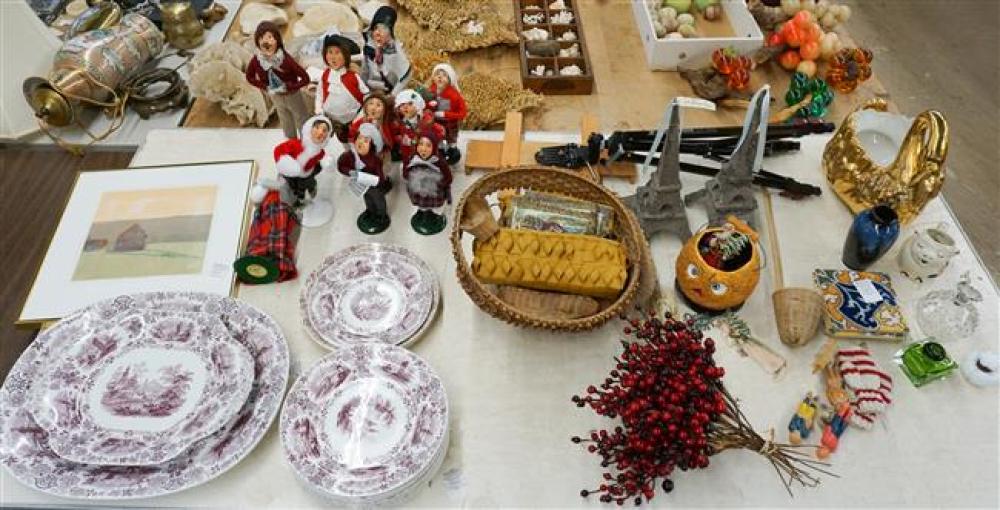 GROUP WITH GLASS PERFUMES,