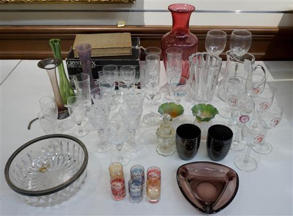 GROUP WITH GLASSWARE, INCLUDING BAR