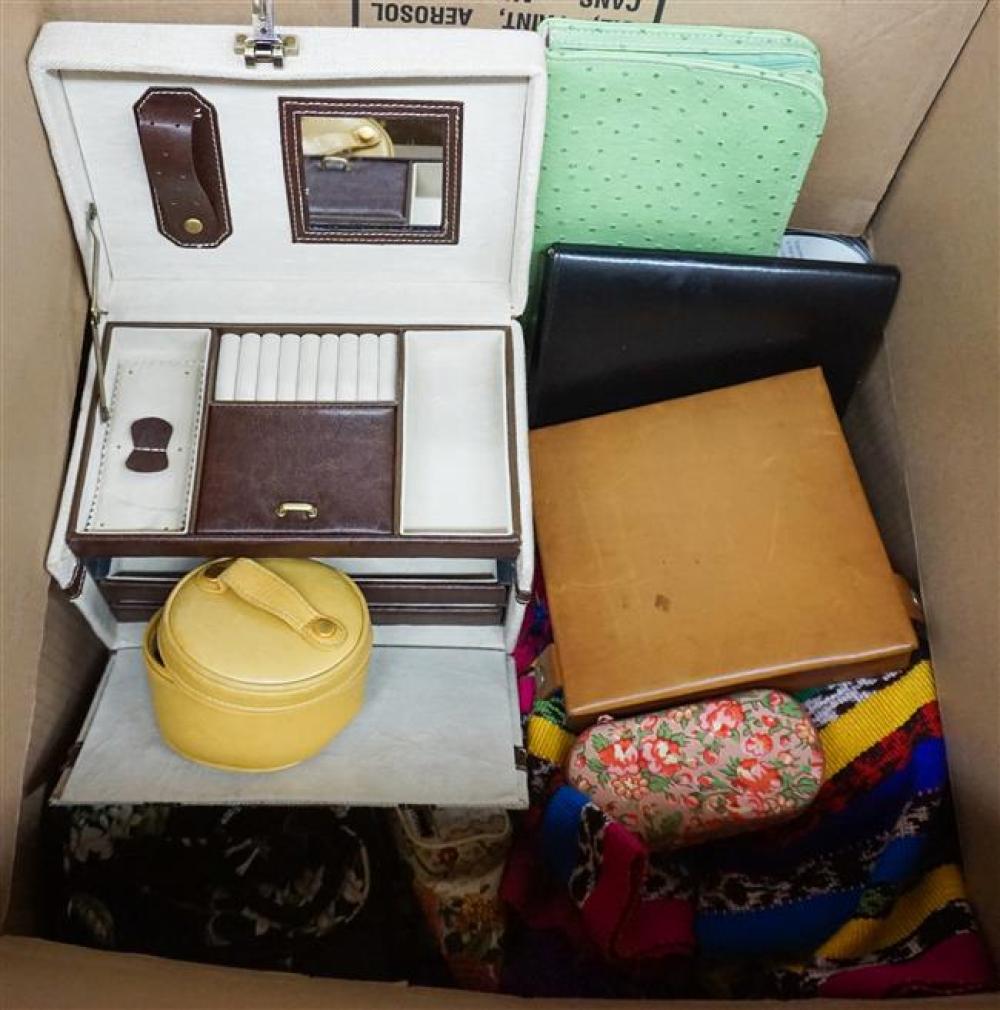 GROUP WITH JEWELRY BOXESGroup