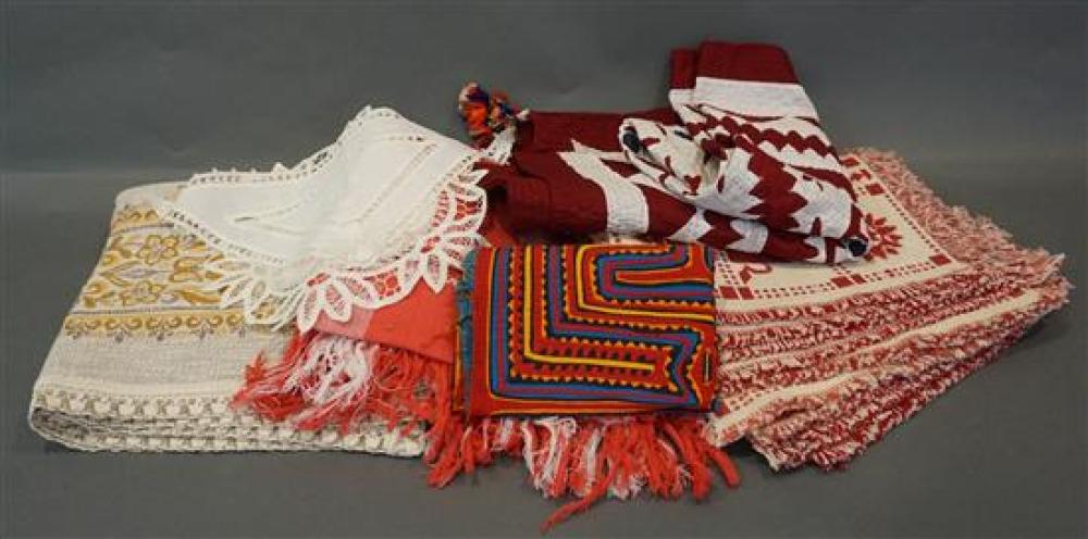 GROUP WITH LINEN AND OTHER NAPKINS,