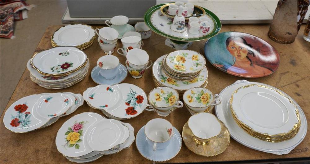 GROUP WITH MOSTLY ENGLISH PORCELAIN