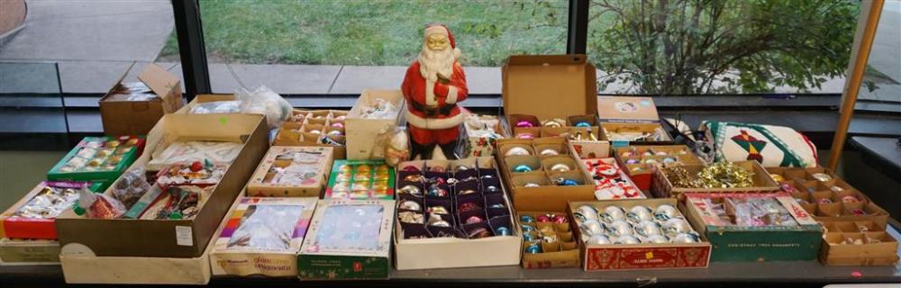 GROUP WITH MOSTLY VINTAGE CHRISTMAS