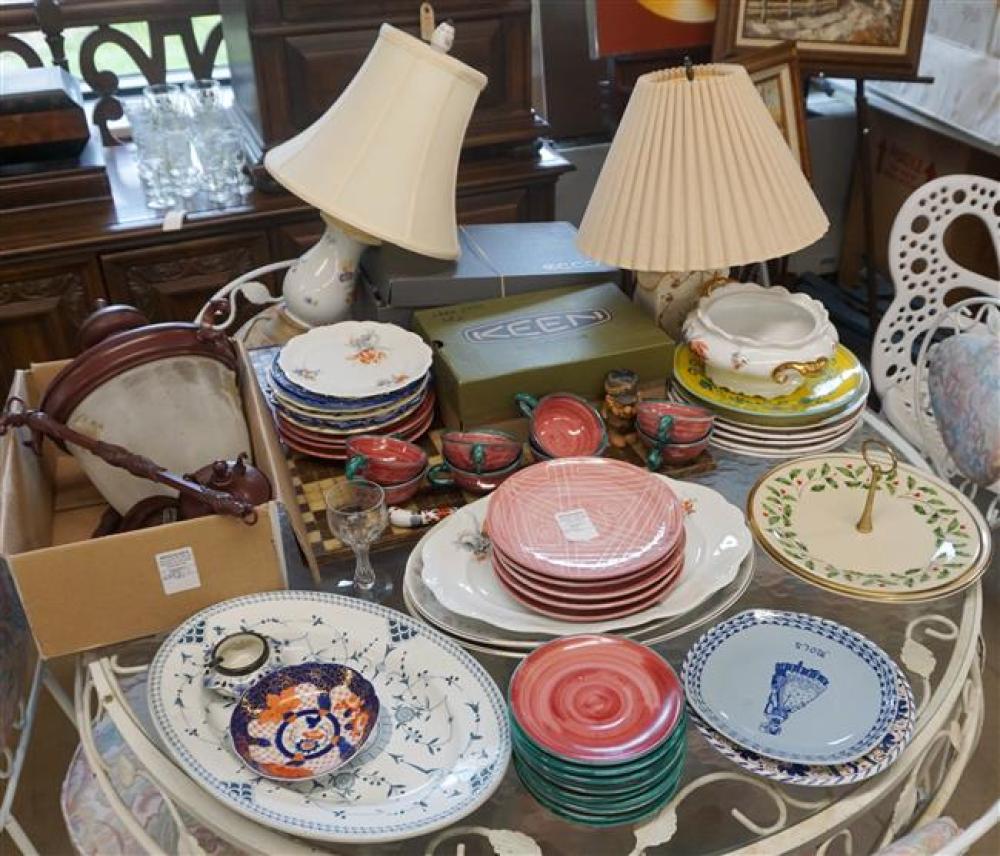 GROUP WITH PORCELAIN, CERAMIC AND