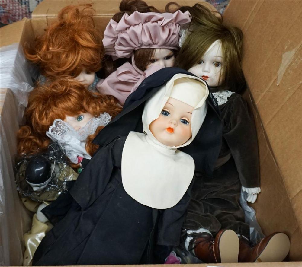GROUP WITH SIX PORCELAIN HEAD AND
