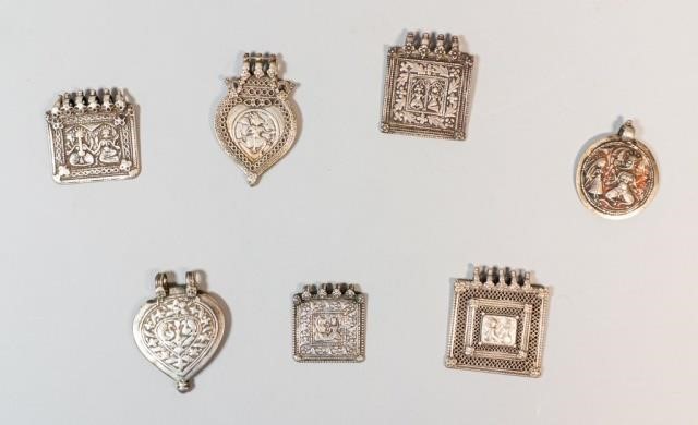 GROUPING OF 7 SILVER INDIAN