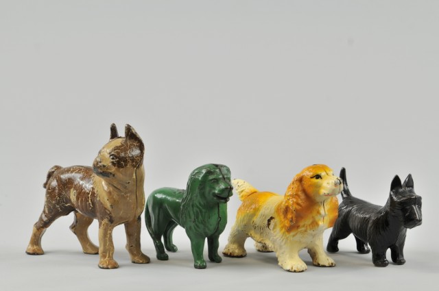 GROUPING OF ANIMAL STILL BANKS Cast