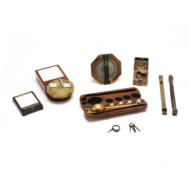 GROUPING OF ANTIQUE AND VINTAGE