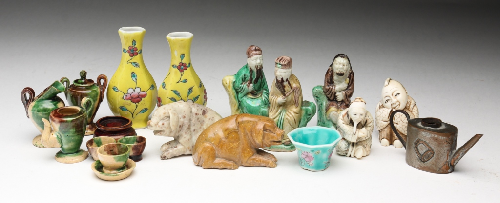 GROUPING OF ASIAN MINIATURES.