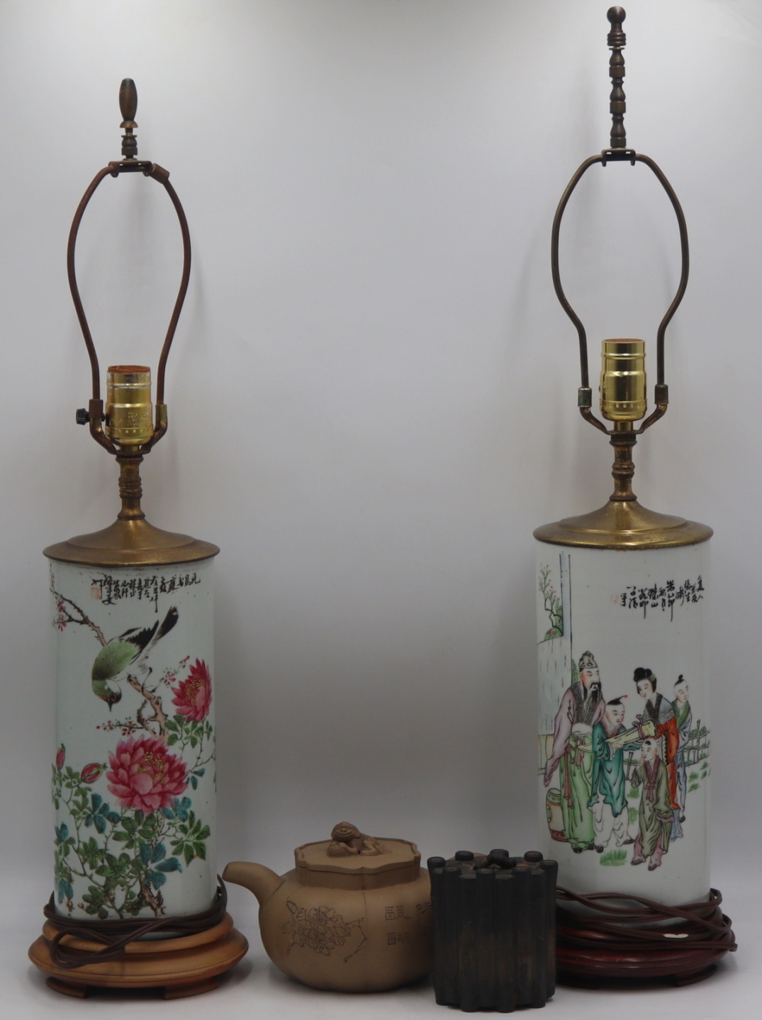 GROUPING OF CHINESE DECOR INCLUDING