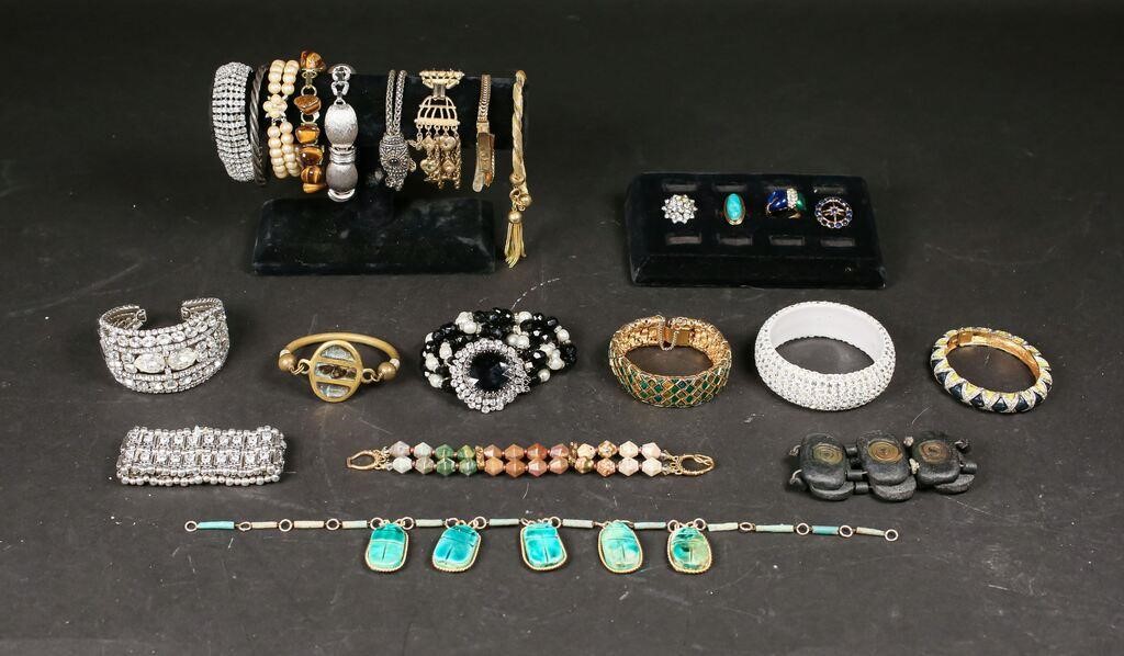 GROUPING OF COSTUME JEWELRY