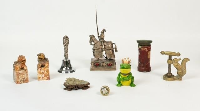 GROUPING OF DECORATIVE