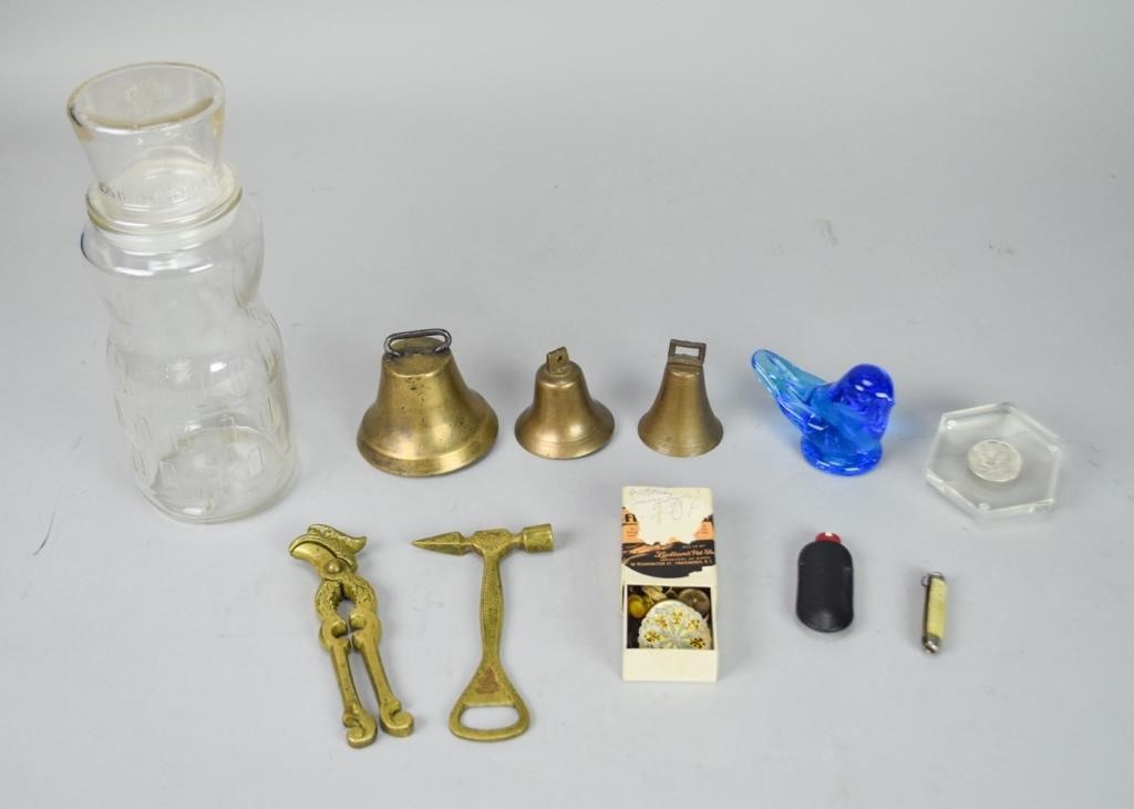 GROUPING OF DECORATIVE