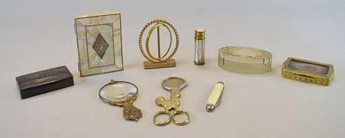 GROUPING OF DRESSER ITEMS &