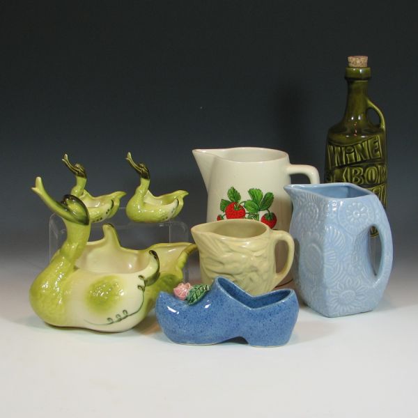 Grouping of eight pieces of pottery