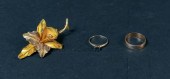 GROUPING OF GOLD JEWELRYLot in