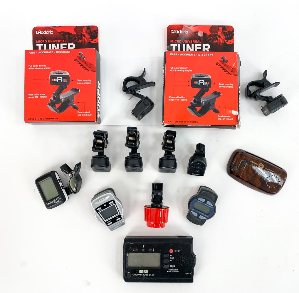 GROUPING OF GUITAR TUNERSVarious