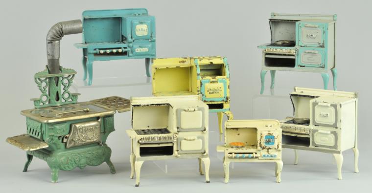 GROUPING OF MINIATURE GAS RANGES