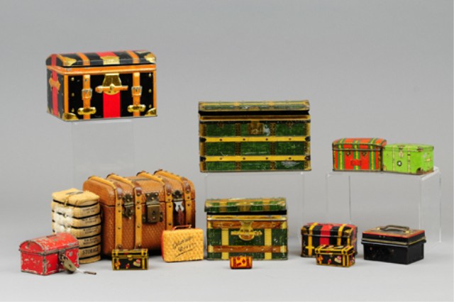 GROUPING OF MINIATURE TRUNKS AND