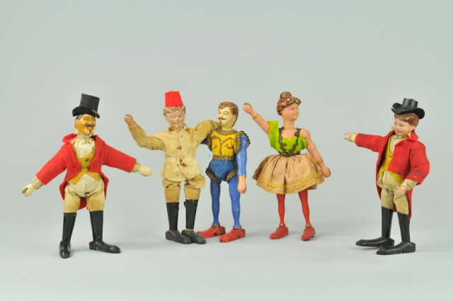 GROUPING OF SCHOENHUT FIGURES