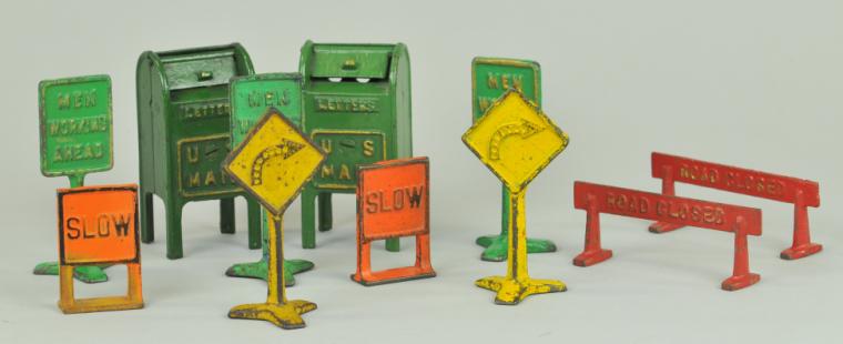 GROUPING OF SIGNS AND MAILBOXES