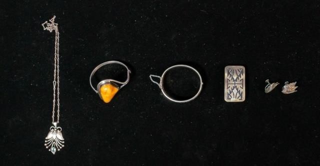 GROUPING OF SILVER JEWELRYLot