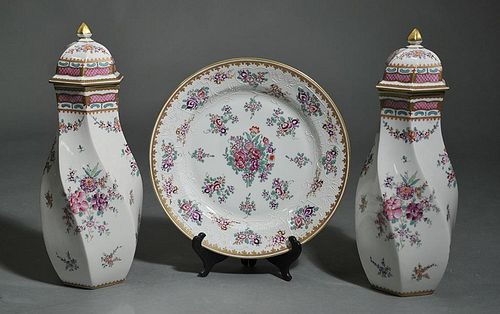 GROUPING OF THREE PORCELAIN