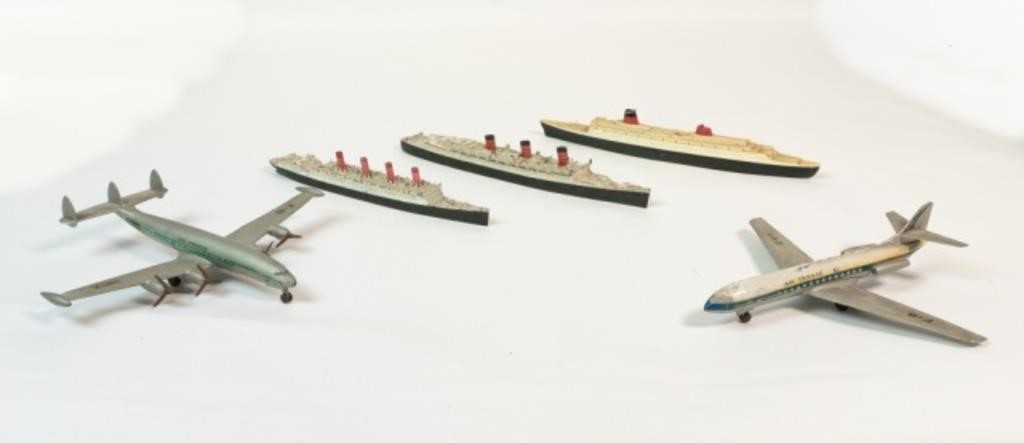 GROUPING OF TOY BATTLESHIPS AND