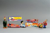 GROUPING OF TOYS Varied lot in