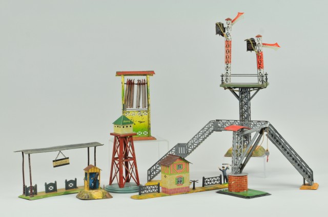 GROUPING OF TRAIN ACCESSORIES Mixed