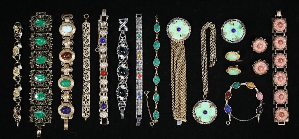 GROUPING OF VINTAGE BRACELETS,