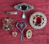 GROUPING OF VINTAGE RETRO BROO