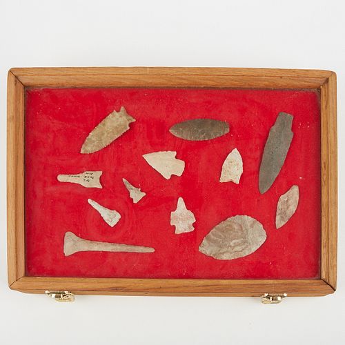 GRP: 12 STONE POINTS ARROWHEADS