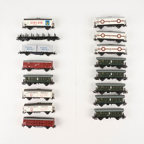 GRP: 16 MARKLIN SCALE TRAIN RAIL