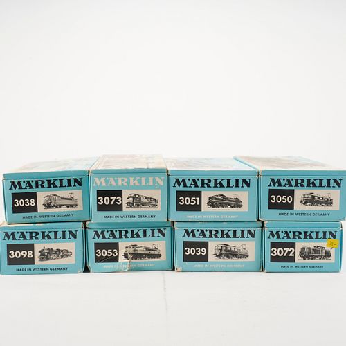 GRP: 8 MARKLIN ELECTRIC TRAIN